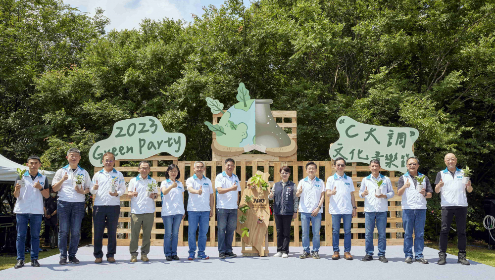 友達光電攜手供應商夥伴及台中市政府，共同倡議及推廣加樹減塑、節能減碳的淨零綠生活